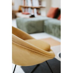 Fauteuil Evan velours pieds noirs ocre