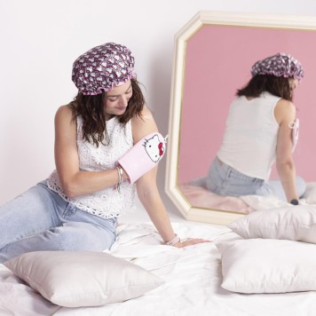 Hello Kitty washing glove